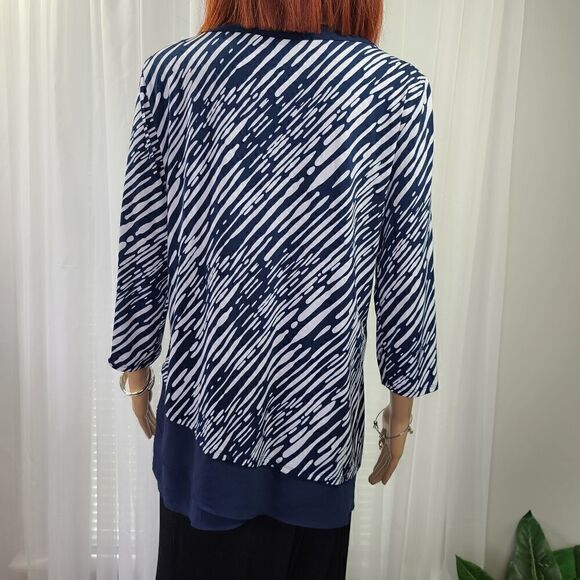 Chicos Easywear Top Asymmetrical 3/4 Sleeve - Picture 6 of 8